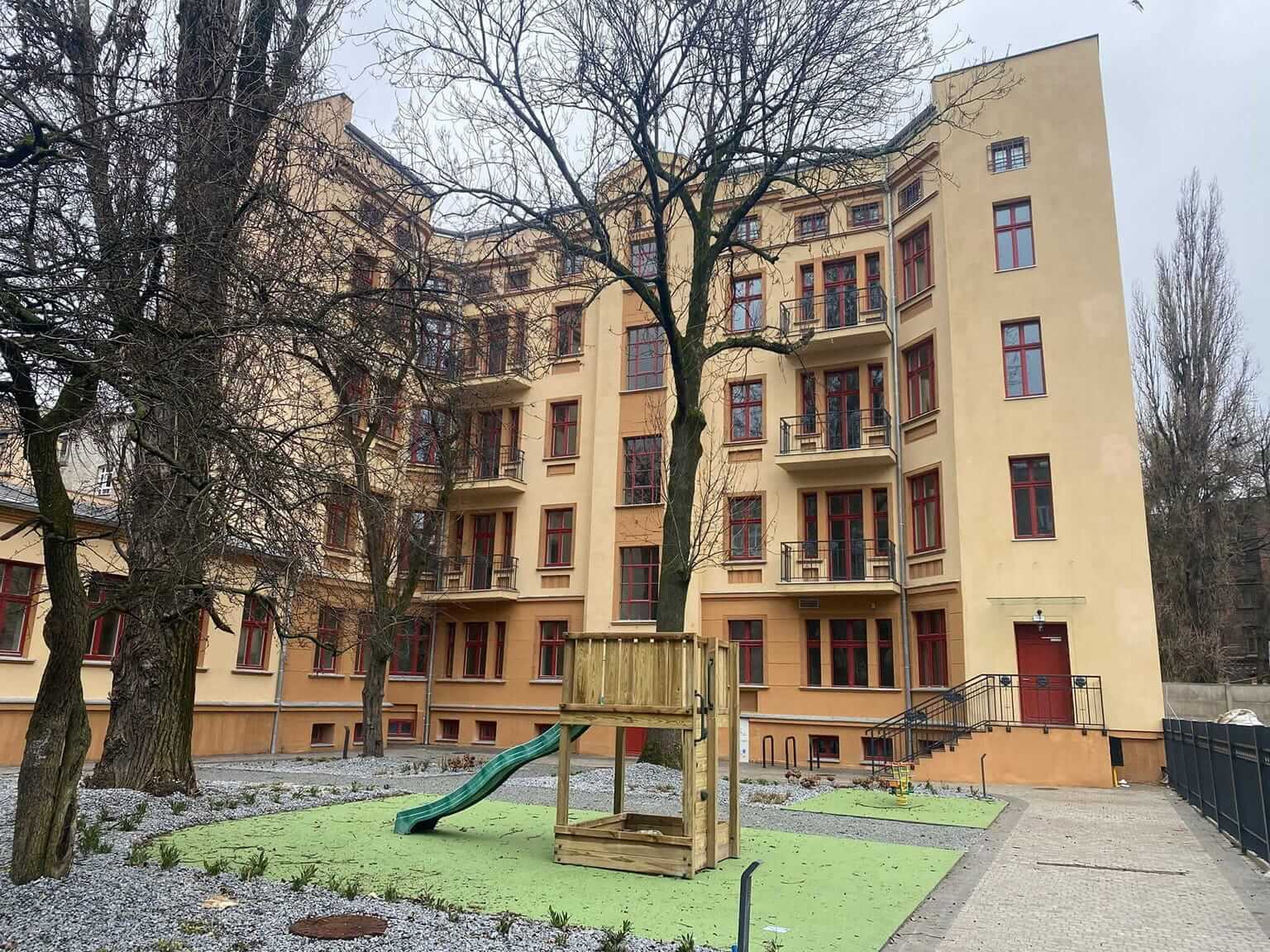 budynek mieszkalny mielczarskiego 3 - piotrków trybunalski - warbud